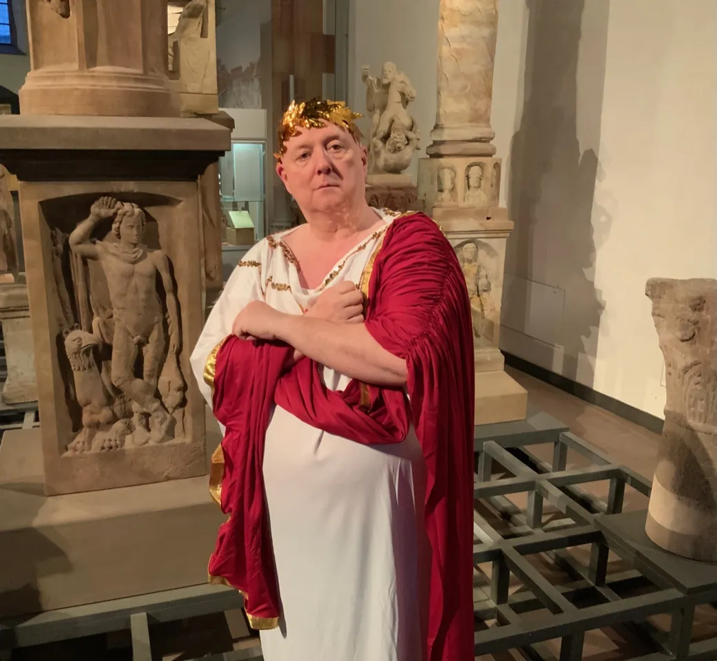 Thomas Bäppler-Wolf als Kaiser Vespasian