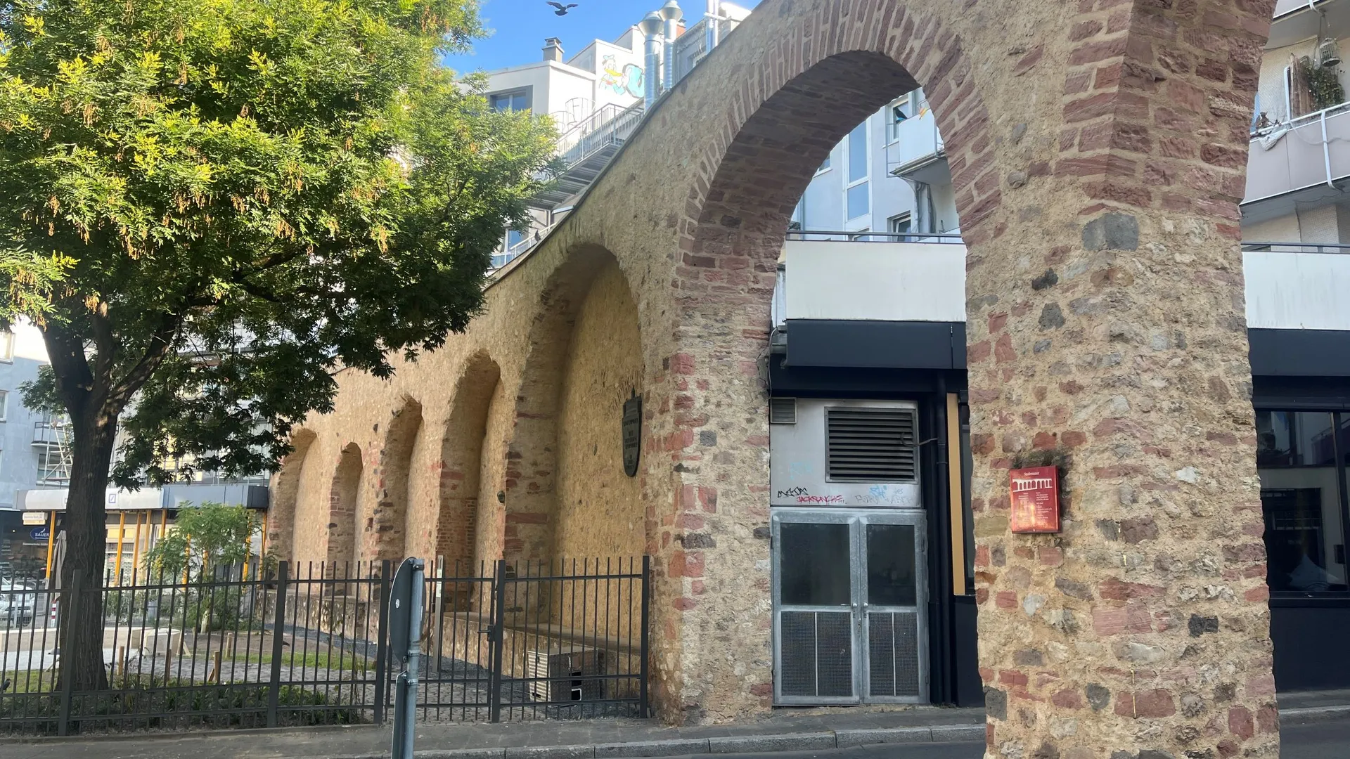 Die Staufermauer in Frankfurt am Main.