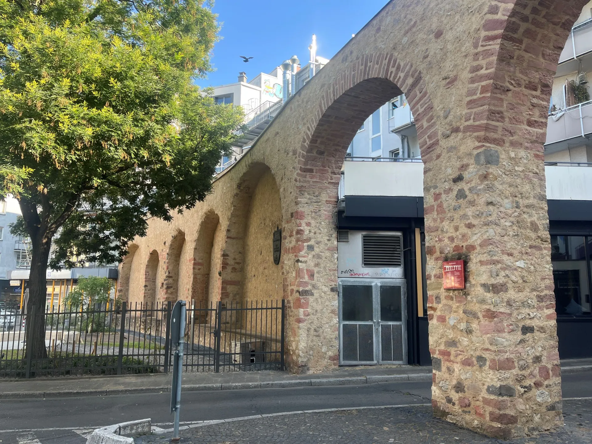 Die Staufermauer in Frankfurt am Main.
