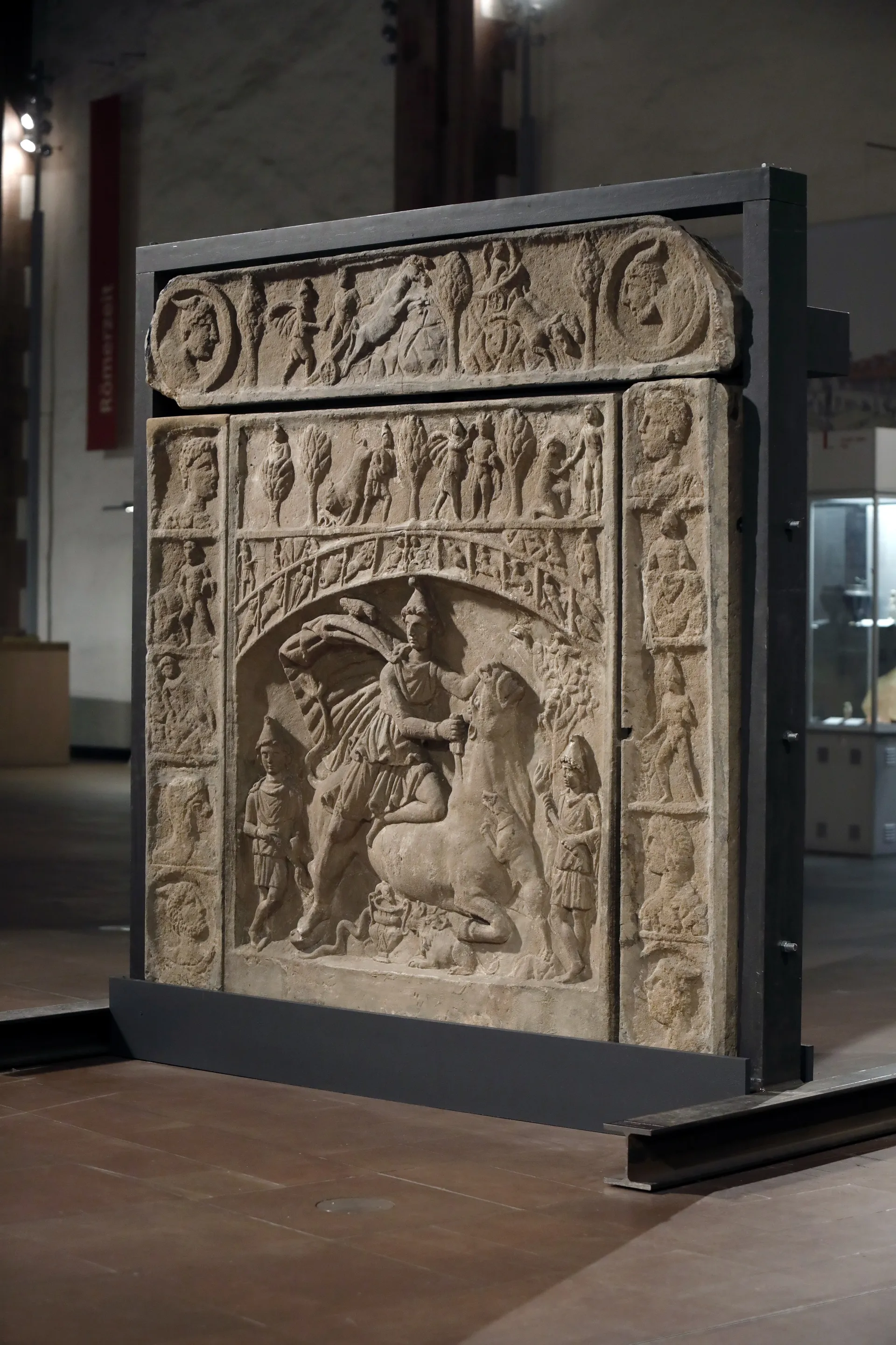Drehbares Kultbild des Mithras